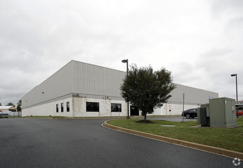 311 Carroll Dr, New Castle, DE à louer - Photo de l’immeuble – Image 2 sur 13