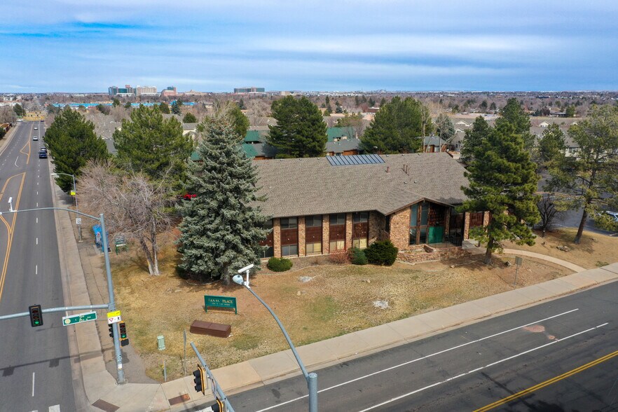 12101 E 2nd Ave, Aurora, CO à louer - Photo de l’immeuble – Image 3 sur 9