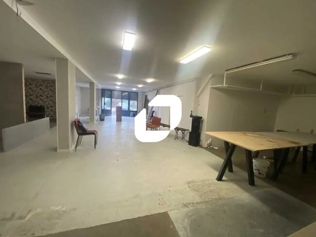 Plus de détails pour Local commercial à vendre