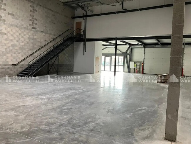 Plus de détails pour Local d'activités à louer