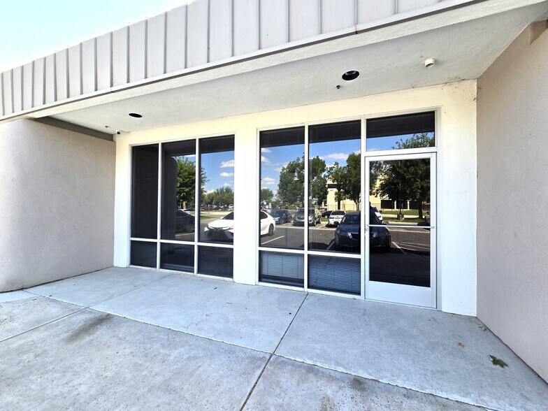 5301 Truxtun Ave, Bakersfield, CA à louer - Photo de l’immeuble – Image 3 sur 26