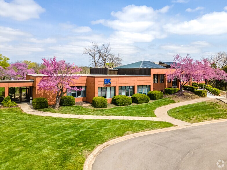 1440 Wakarusa Dr, Lawrence, KS à louer - Photo principale – Image 1 sur 11