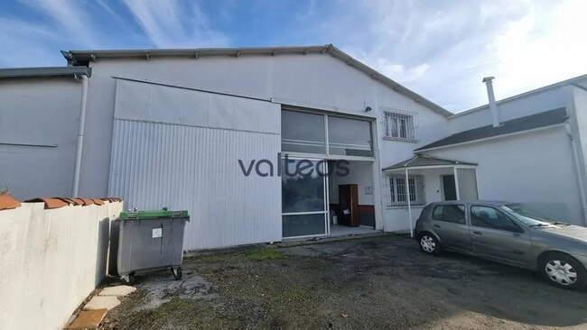 Plus de détails pour Local d'activités à louer