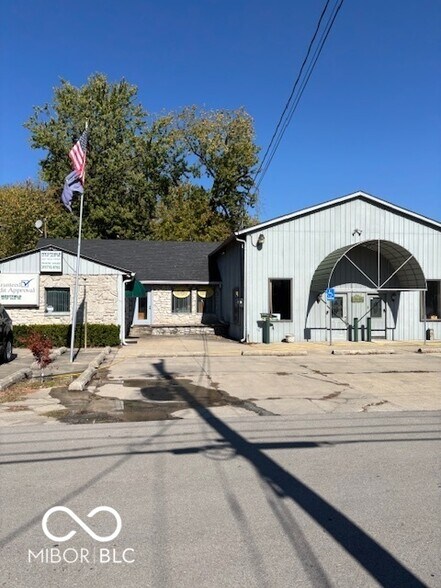 1120 E Vine St, Noblesville, IN à vendre - Photo de l’immeuble – Image 1 sur 4