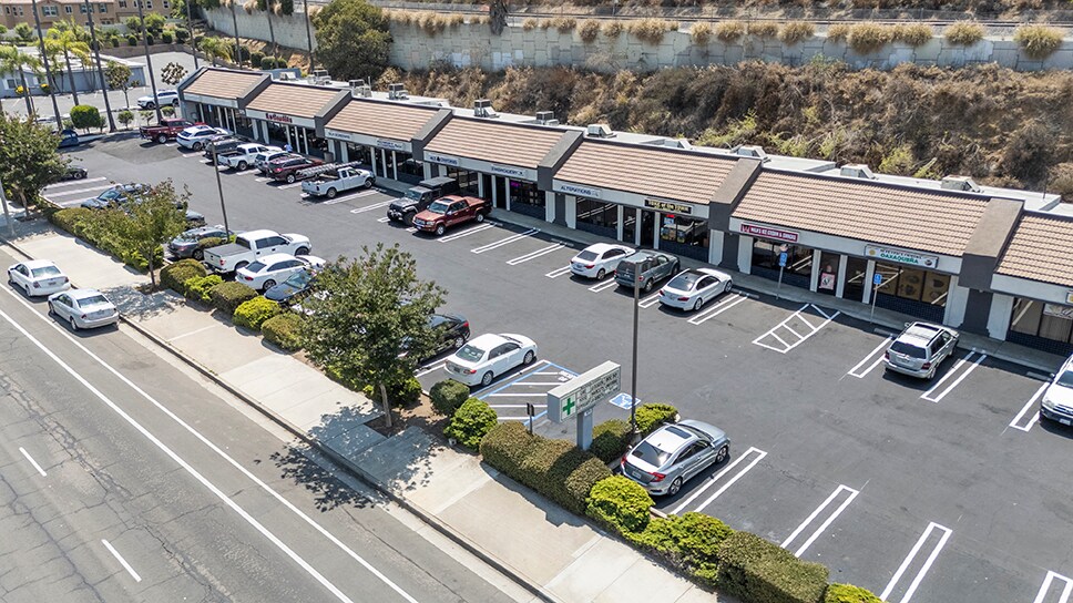 1275 S Santa Fe Ave, Vista, CA à vendre - Photo de l’immeuble – Image 3 sur 6