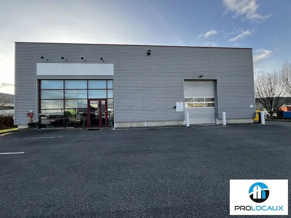 Local d’activités dans Lacroix-Saint-Ouen à louer Photo principale– Image 1 sur 12