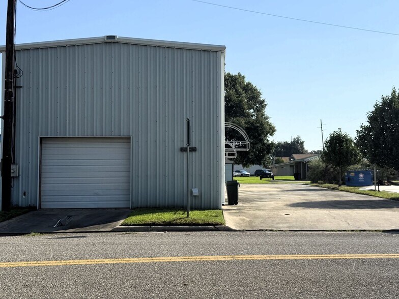4020 Lincoln Ave, Groves, TX à vendre - Photo de l’immeuble – Image 3 sur 23