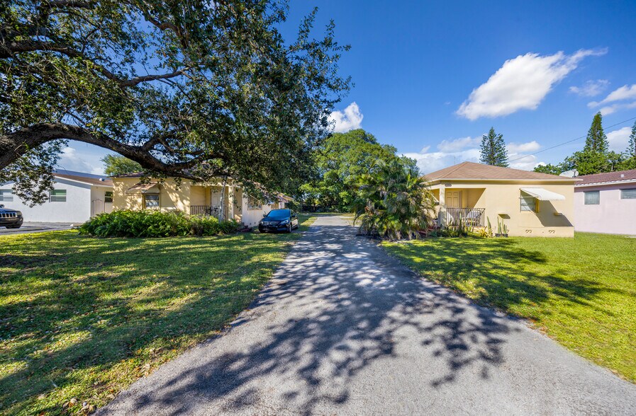 2459 Pierce St, Hollywood, FL à vendre - Photo de l’immeuble – Image 1 sur 17