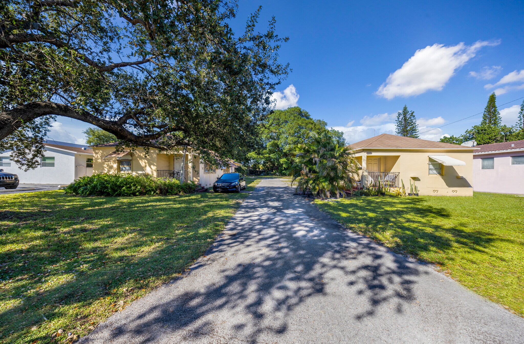 2459 Pierce St, Hollywood, FL à vendre Photo de l’immeuble– Image 1 sur 18