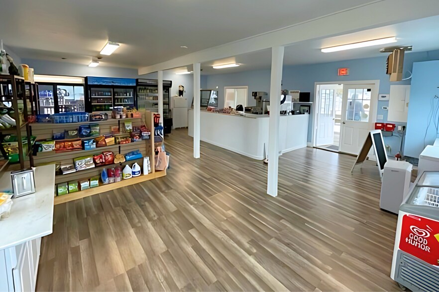 6 Tepee St, Hampton Bays, NY à louer - Photo intérieure – Image 3 sur 6