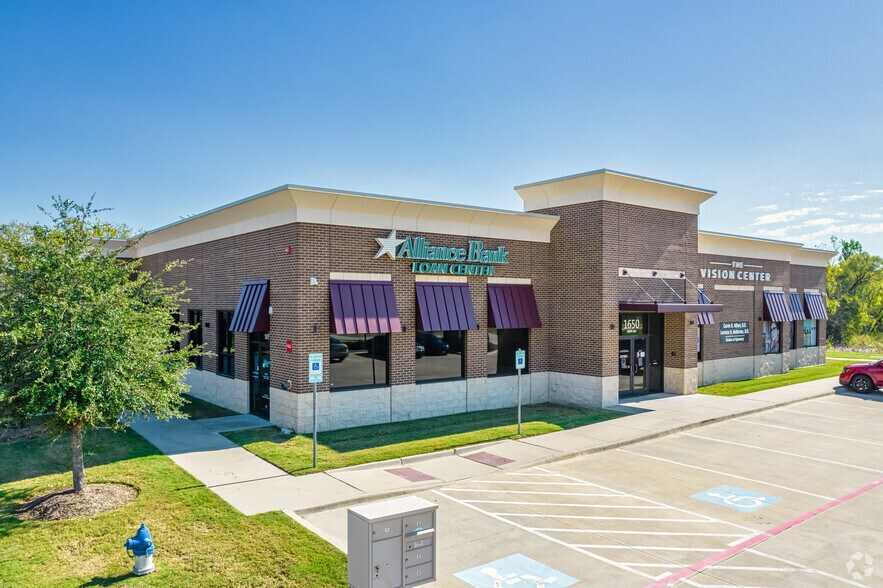 1650 N Lake Forest Dr, McKinney, TX à vendre - Photo de l’immeuble – Image 2 sur 4