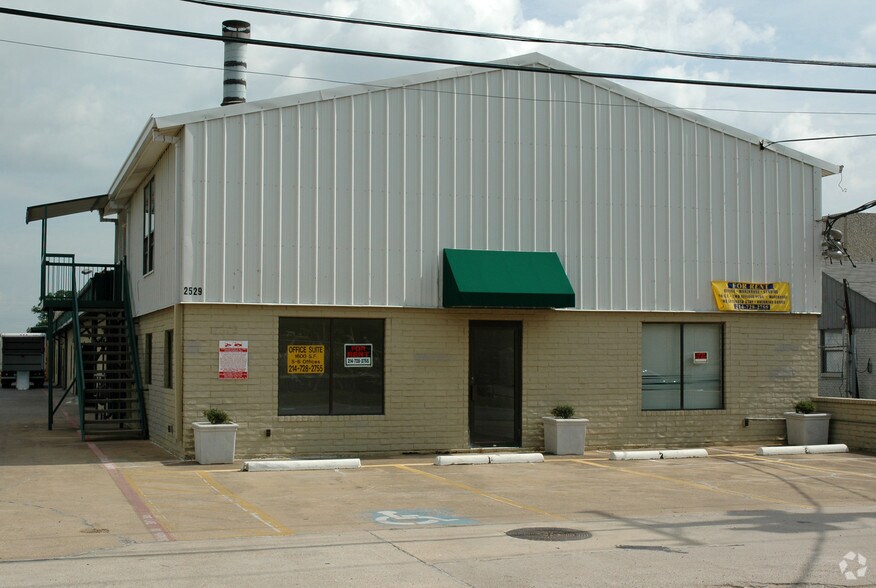 2529 Merrell Rd, Dallas, TX à louer - Photo de l’immeuble – Image 2 sur 13