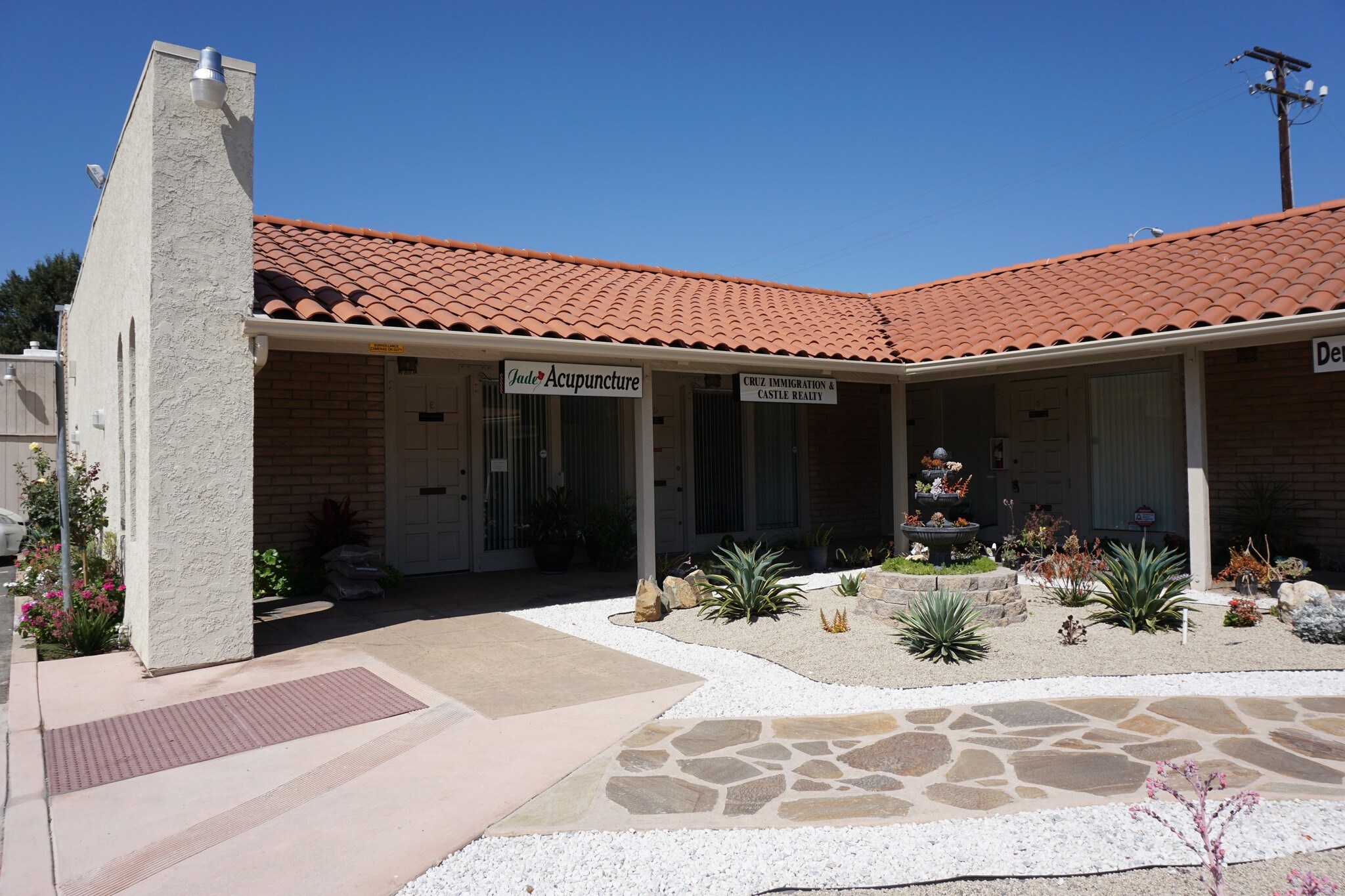 17541 Irvine Blvd, Tustin, CA à louer Photo de l’immeuble– Image 1 sur 3