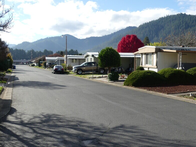 515 E Main St, Rogue River, OR à vendre - Autre – Image 3 sur 11