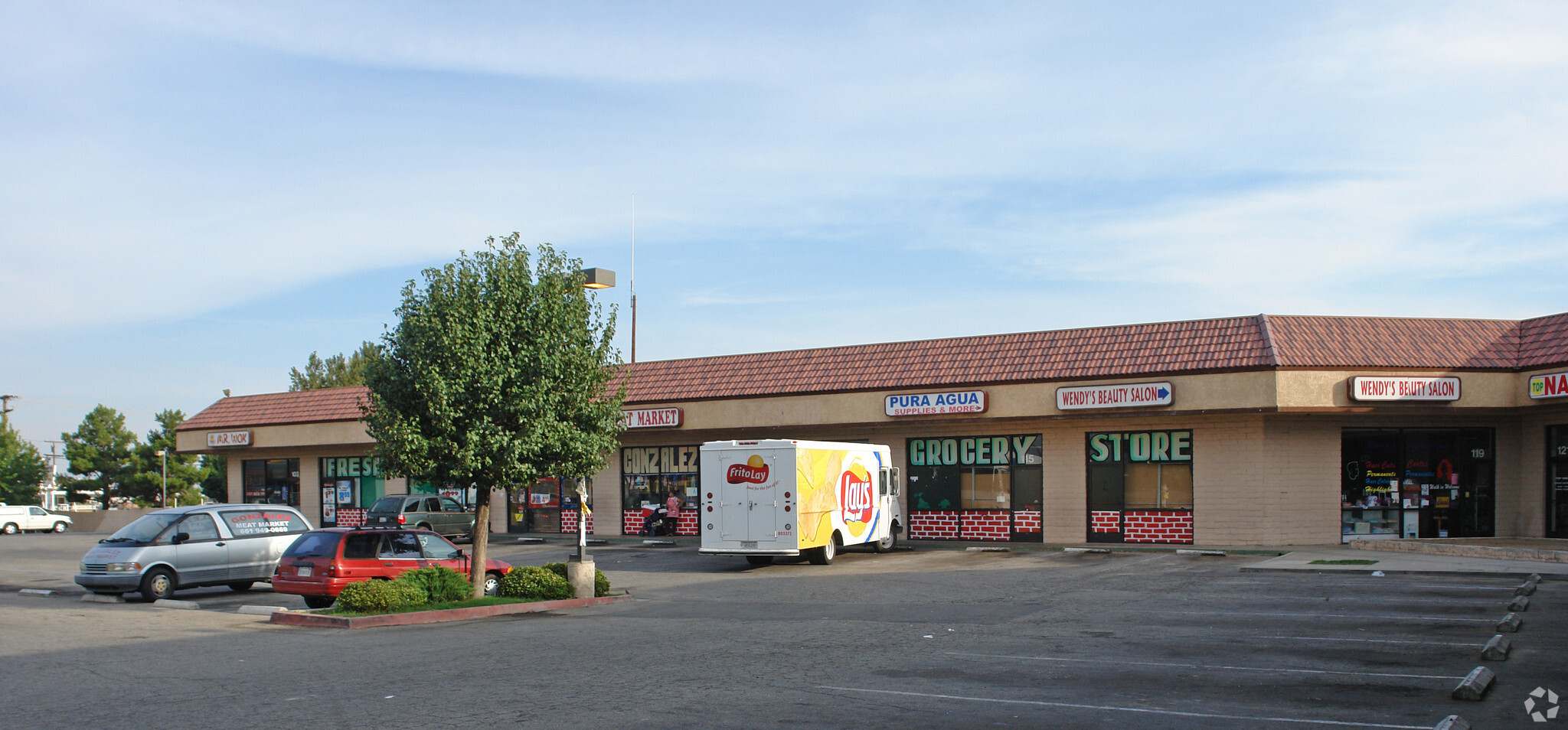 101-137 E Avenue J, Lancaster, CA à louer Photo de l’immeuble– Image 1 sur 10