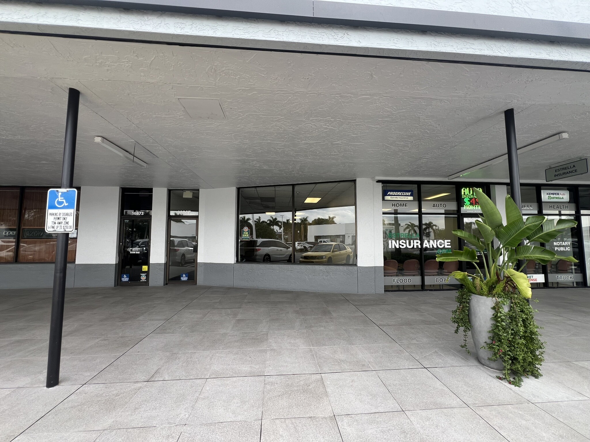 16789-16935 NW 67th Ave, Miami, FL à louer Photo intérieure– Image 1 sur 3