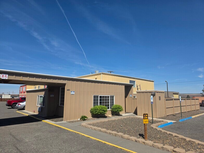 1481 6th St, Umatilla, OR à vendre - Hall d’entrée – Image 2 sur 16