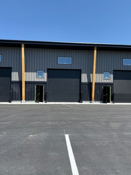 4962 3300 w, Rexburg, ID à louer - Photo de l’immeuble – Image 2 sur 23