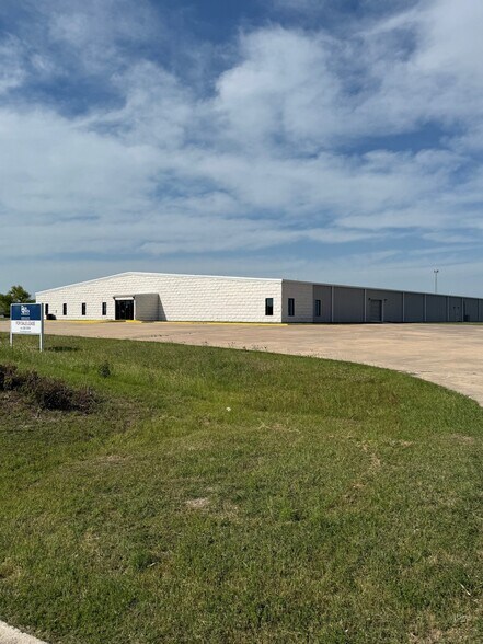 1008 Carlos Parker Blvd SW, Taylor, TX à louer - Photo de l’immeuble – Image 1 sur 6