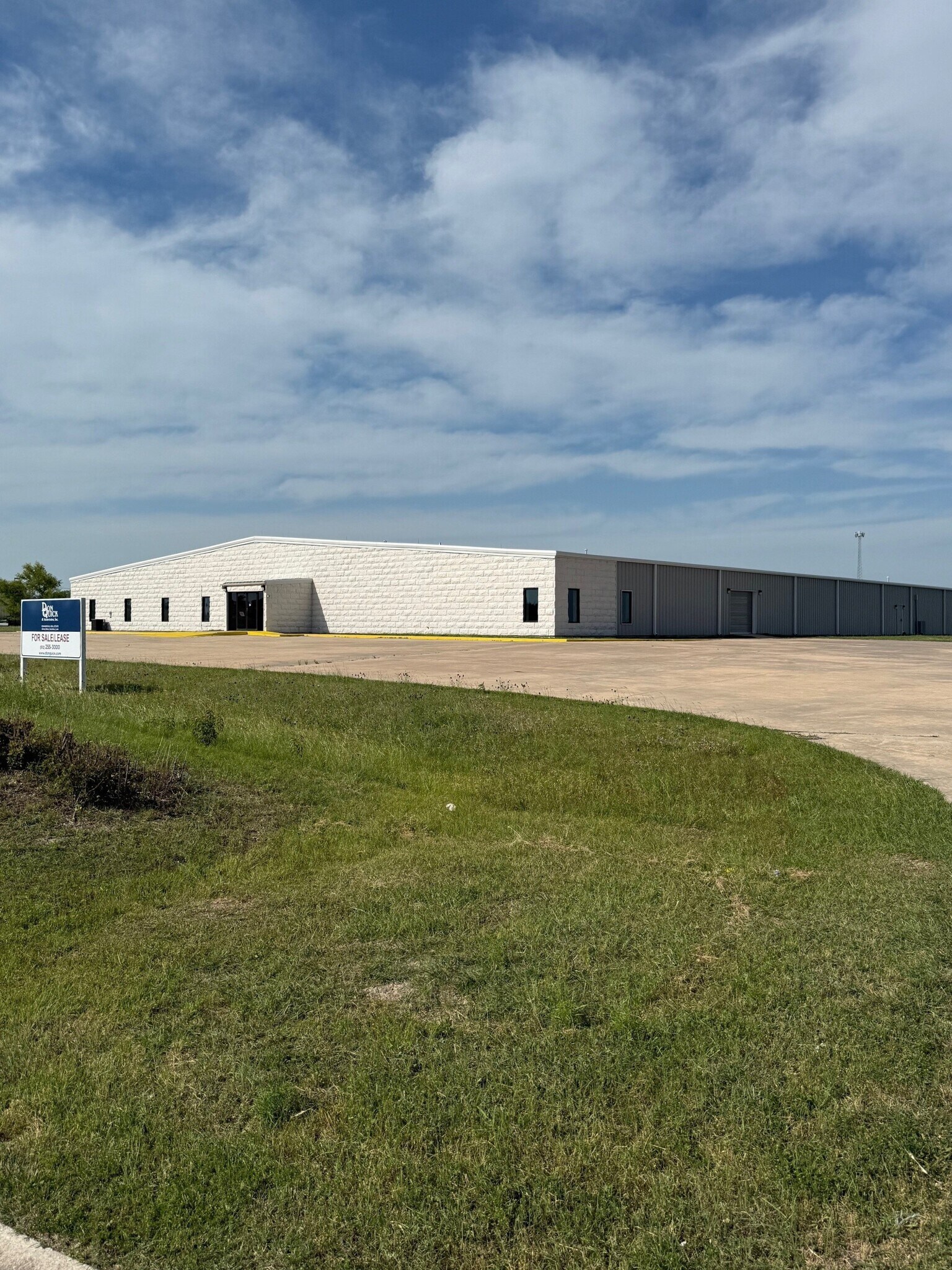 1008 Carlos Parker Blvd SW, Taylor, TX à louer Photo de l’immeuble– Image 1 sur 7