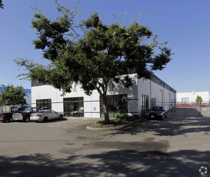 8382 Rovana Cir, Sacramento, CA à louer - Photo de l’immeuble – Image 3 sur 3