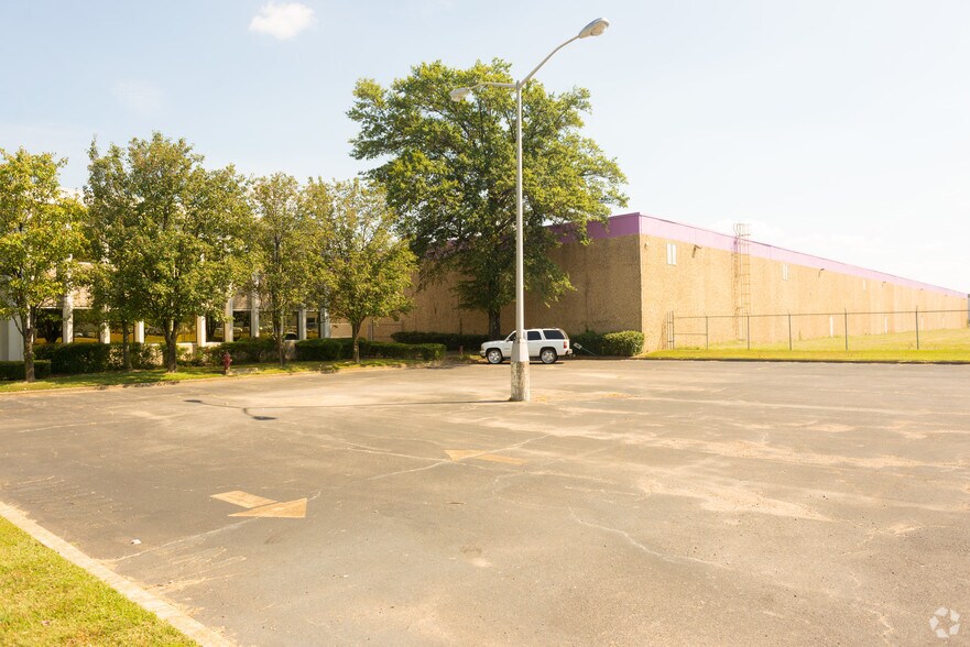 4949 E Raines, Memphis, TN à louer - Photo principale – Image 1 sur 13