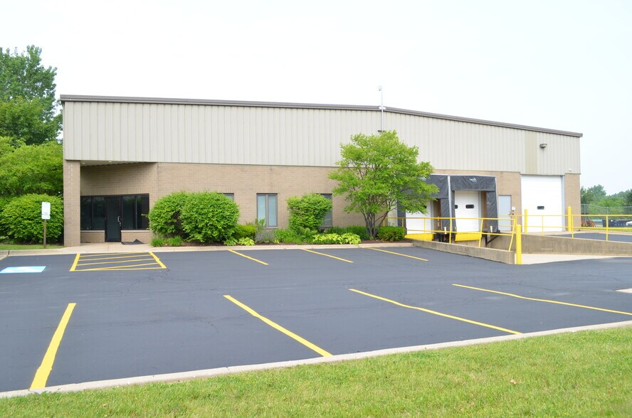 1011 Trakk Ln, Woodstock, IL à louer - Photo de l’immeuble – Image 1 sur 7