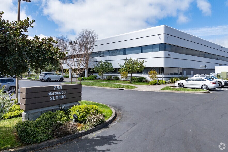 755 Southpoint Blvd, Petaluma, CA à vendre - Photo de l’immeuble – Image 2 sur 8