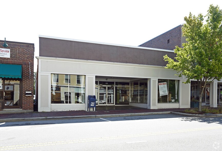 108 N Main St, Mount Holly, NC à vendre - Photo de l’immeuble – Image 3 sur 32