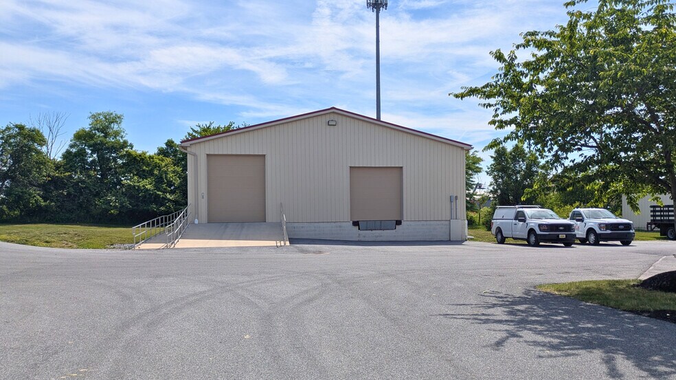 6405 Flank Dr, Harrisburg, PA à vendre - Photo de l’immeuble – Image 2 sur 31
