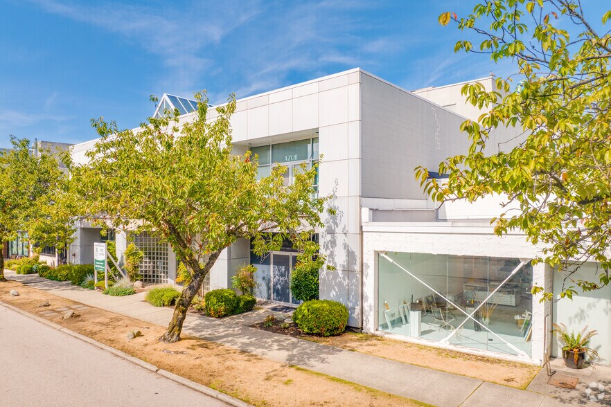 1737 W 3rd Ave, Vancouver, BC à louer - Photo de l’immeuble – Image 2 sur 12