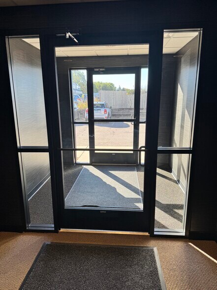 650 Dodge Ave NW, Elk River, MN à louer - Photo de l’immeuble – Image 2 sur 10