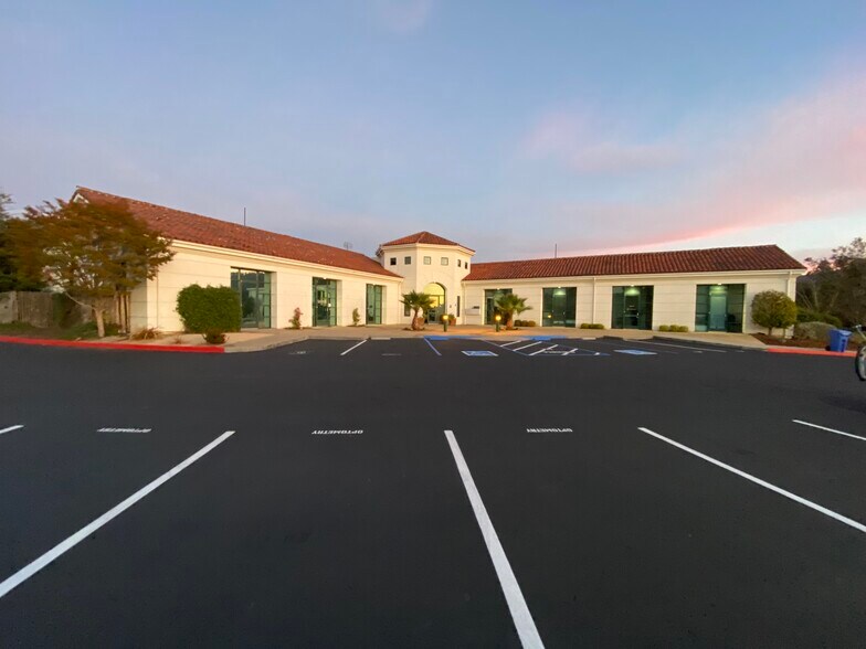 4 Harris Ct, Monterey, CA à louer - Photo de l’immeuble – Image 2 sur 5