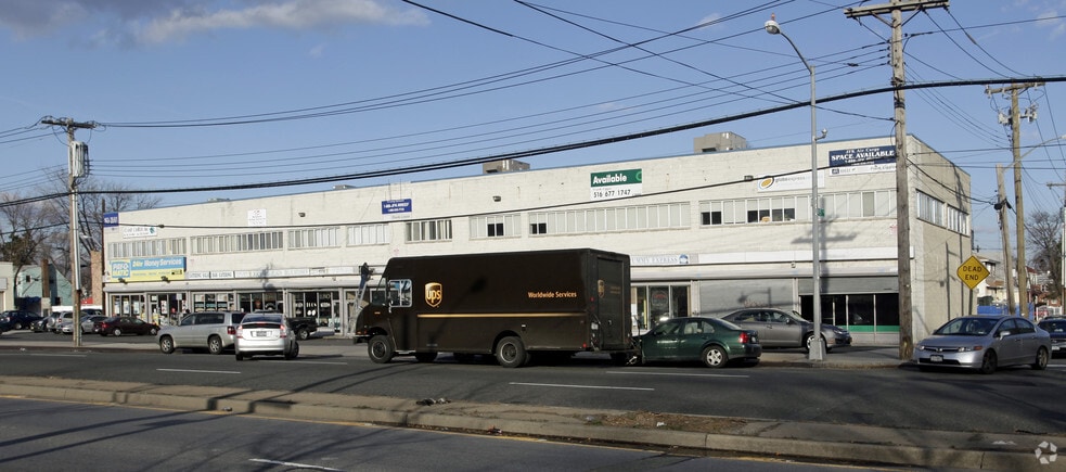160-39-160-61 Rockaway Blvd, Jamaica, NY à louer - Photo de l’immeuble – Image 3 sur 11