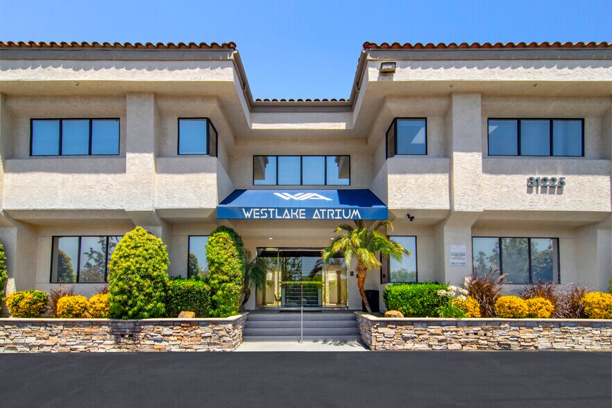 31225 La Baya Dr, Westlake Village, CA à louer - Photo de l’immeuble – Image 1 sur 4