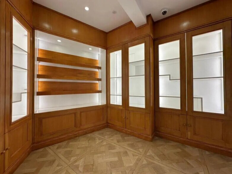 Local commercial dans Paris à louer - Photo de l’immeuble – Image 3 sur 7