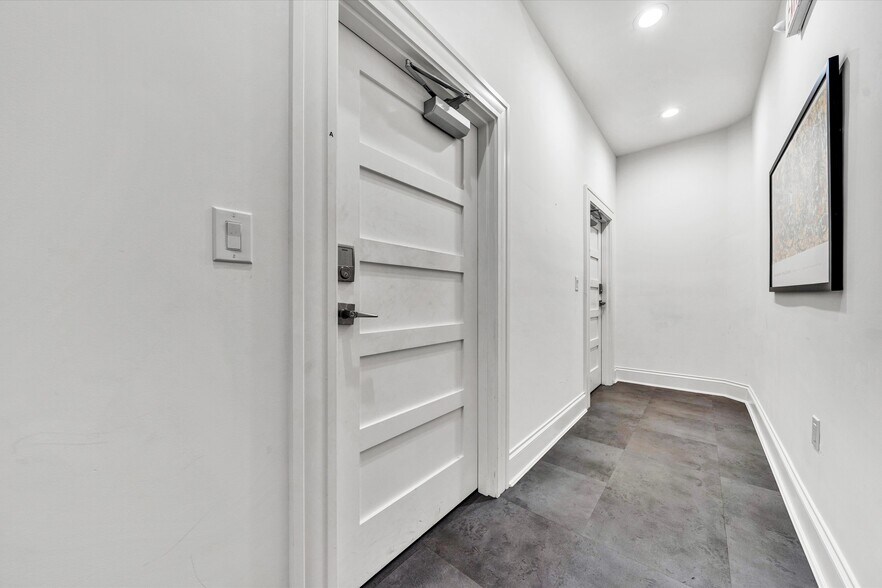 109 Campbell Ave SW, Roanoke, VA à vendre - Photo de l’immeuble – Image 3 sur 56