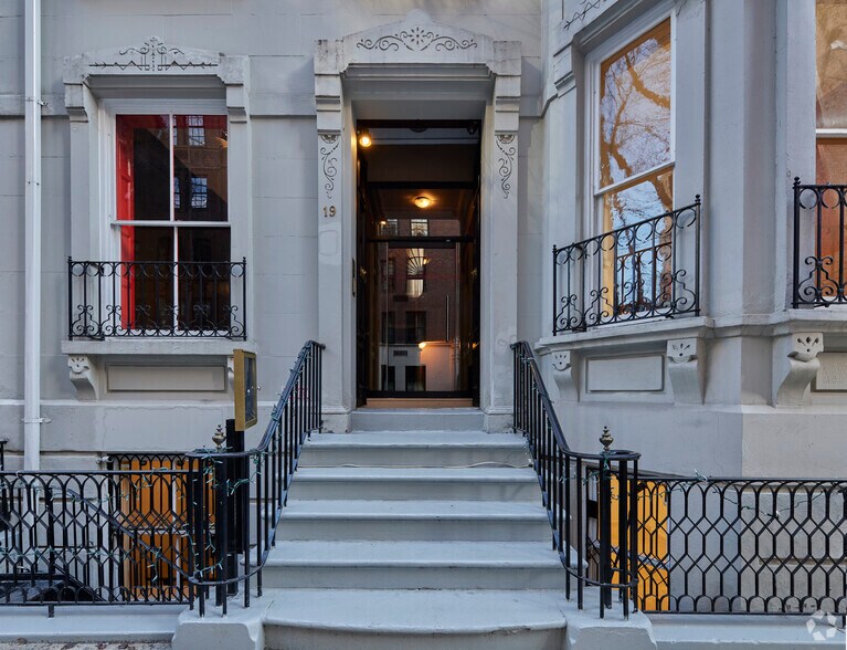 19 E 75th St, New York, NY à vendre - Photo de l’immeuble – Image 3 sur 27