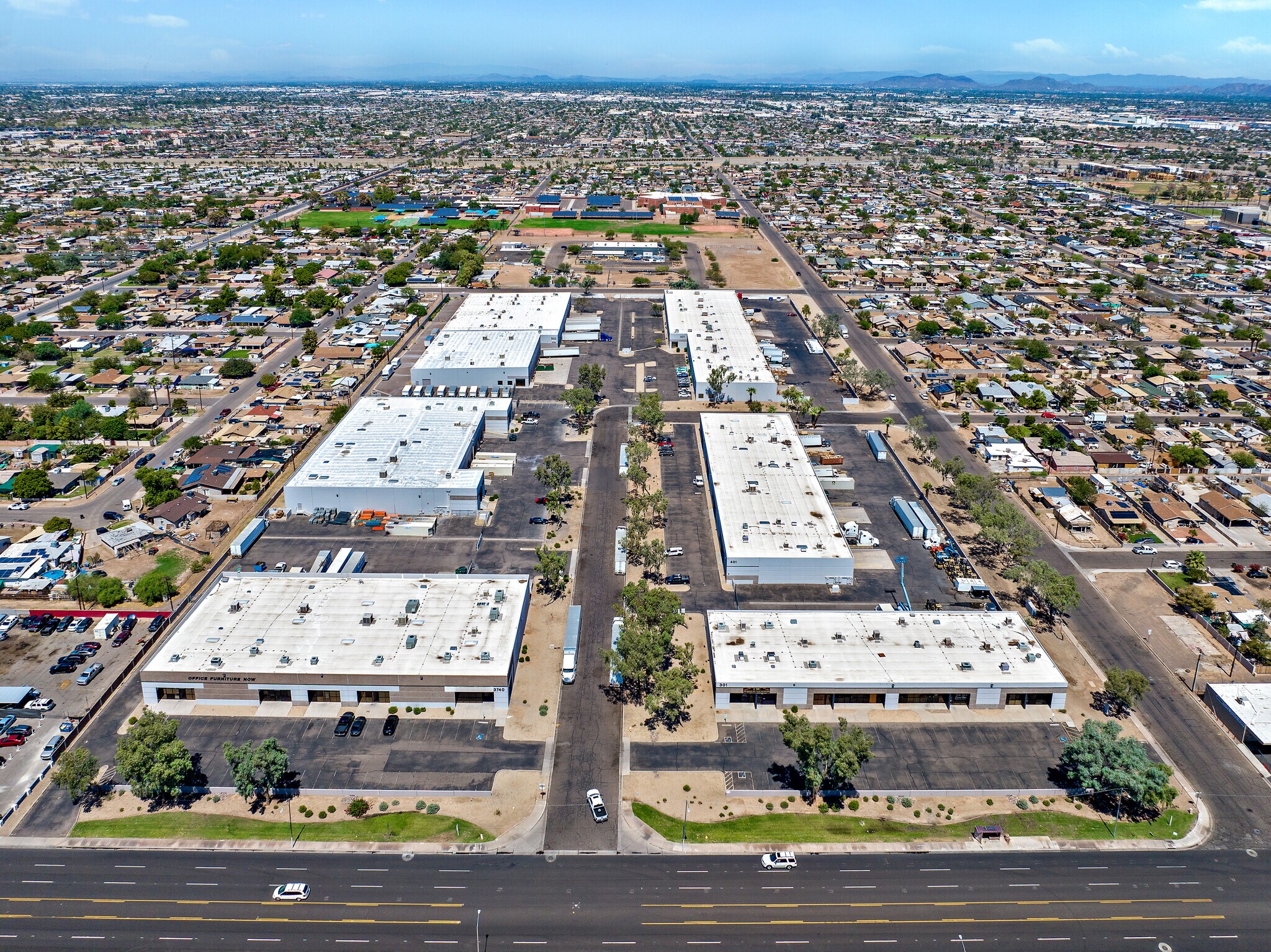 301-502 N 37th Dr, Phoenix, AZ à louer Photo de l’immeuble– Image 1 sur 9