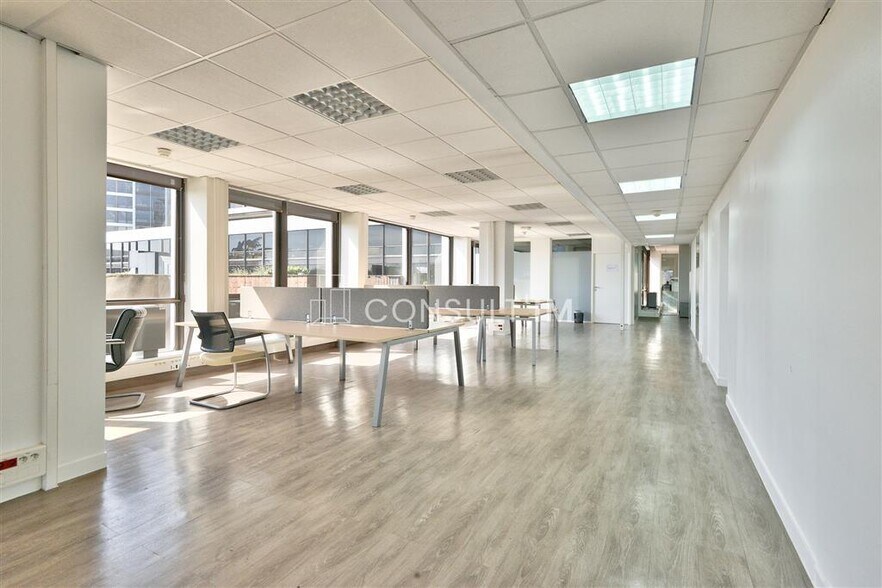Bureau dans Saint-Cloud à vendre - Photo de l’immeuble – Image 1 sur 7