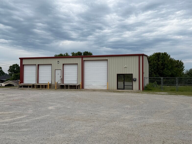 1641/1643 Goodhard Drive, West Plains, MO à vendre - Photo de l’immeuble – Image 2 sur 3