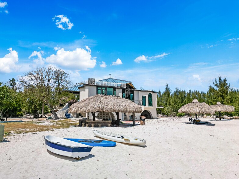 Barnicle Bed and Breakfast -Big Pine Key portefeuille de 2 biens à vendre sur LoopNet.fr - Photo de l’immeuble – Image 2 sur 101