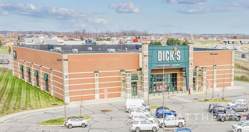 50580 Waterside Dr, New Baltimore, MI à vendre - Photo de l’immeuble – Image 3 sur 6