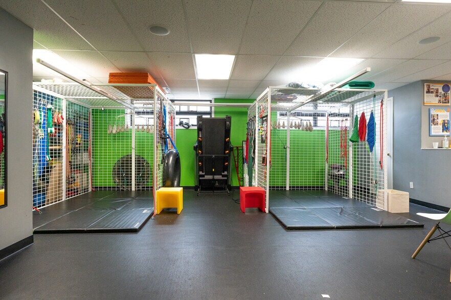 160 Commack Rd, Commack, NY à louer - Photo de l’immeuble – Image 1 sur 31