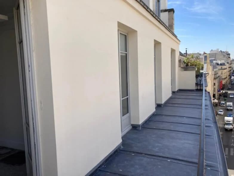 22 Rue Chauchat, Paris à louer - Photo de l’immeuble – Image 3 sur 8