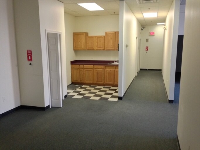 1990-2002 Commerce Dr, Bridgeport, CT à louer - Autre – Image 3 sur 9