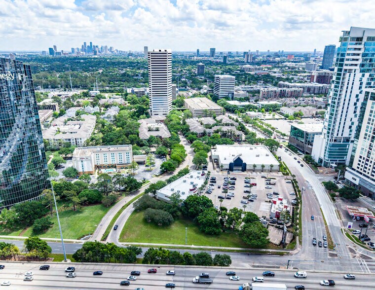 4500 San Felipe Rd, Houston, TX à louer - Photo de l’immeuble – Image 3 sur 4