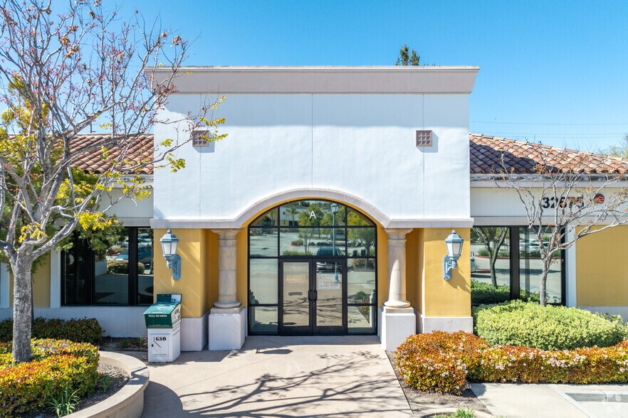 32675 Temecula Pky S, Temecula, CA à louer - Photo de l’immeuble – Image 3 sur 8