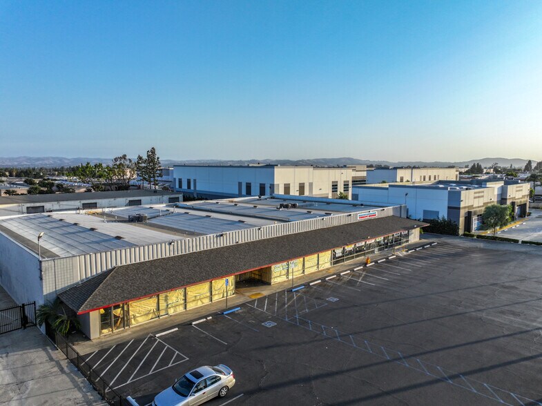 4611 Holt Blvd, Montclair, CA à louer - Photo de l’immeuble – Image 1 sur 42