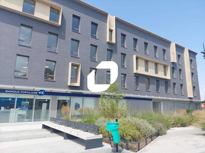 Bureau dans Guyancourt à vendre - Photo de l’immeuble – Image 3 sur 18